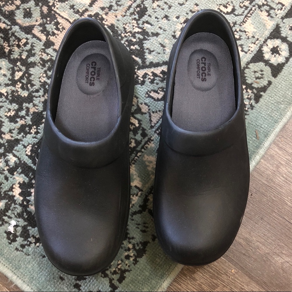 NWOT Crocs nursing clogs